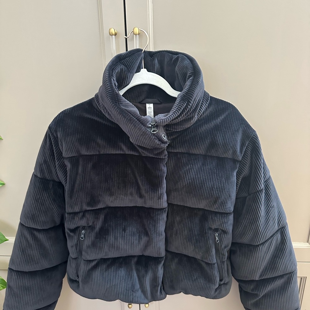 ALO Yoga Ribbed Velour Gold Rush Puffer Black - Picture 10 of 14